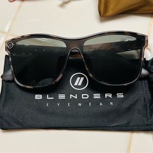 *NWOT* Blenders Eyewear Shadow Rider Millenia X2 sunglasses.